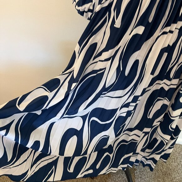 Wishing Waves Calf Length Pleated Dress in Blue and White with Tie On Belt - Med - Picture 12 of 15